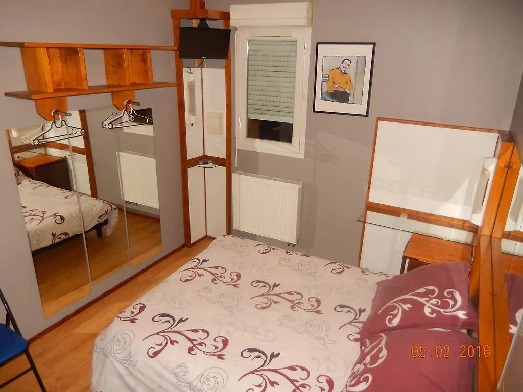 Hotel Eco Logis Espace Bellevue 2*, Semeac France